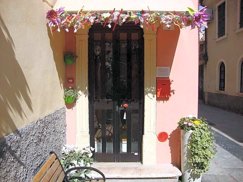 Giardino Giusti House & Court