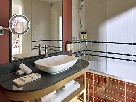 Deluxe Panoramic King Room with Ocean View