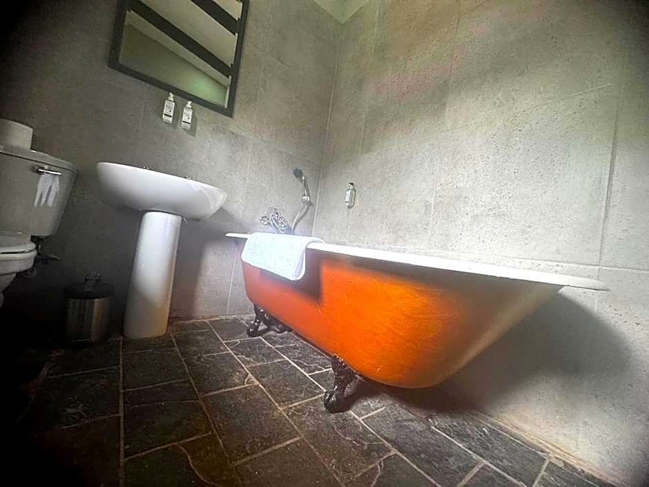 Shangri-La Country Hotel & Spa