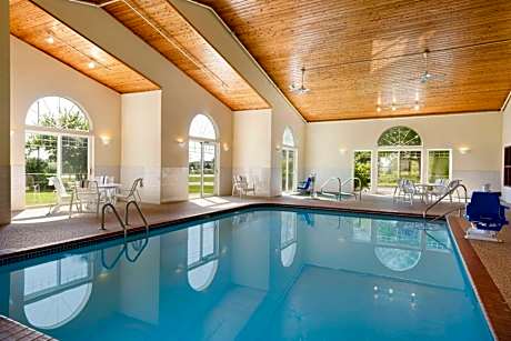 Country Inn & Suites by Radisson, Mason City, IA