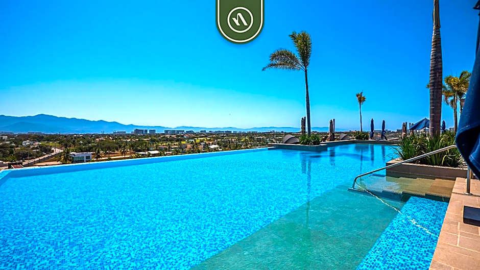 Cozy Apt with Private Terrace - Rooftop Pool