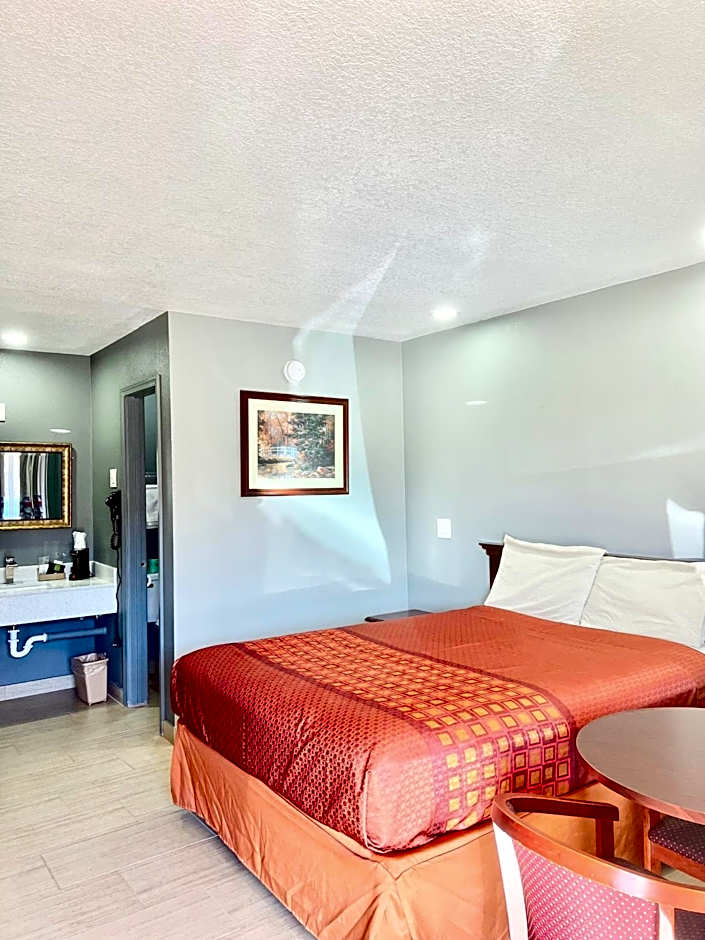 Photo 1 of 1 of 1 Queen Bed, Smoking