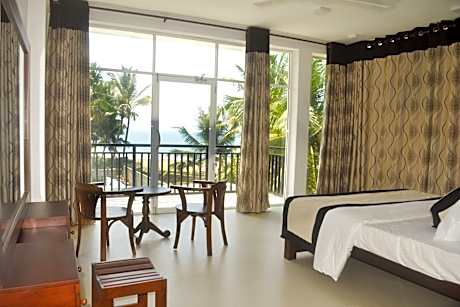 Deluxe Double Room with Balcony and Sea View