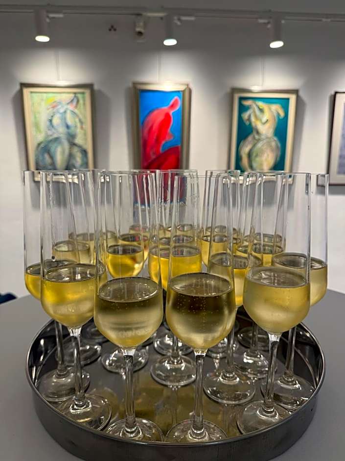 La Luna Premium Deluxe Apartment with Pool & Jacuzzi, Bikes and Covered Parking