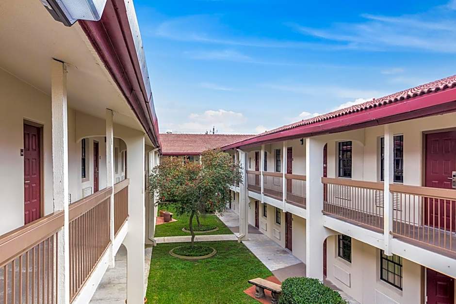 Red Roof Inn Houston East - I-10