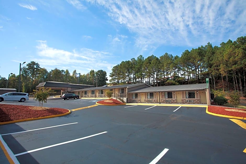 Travelodge by Wyndham Macon West