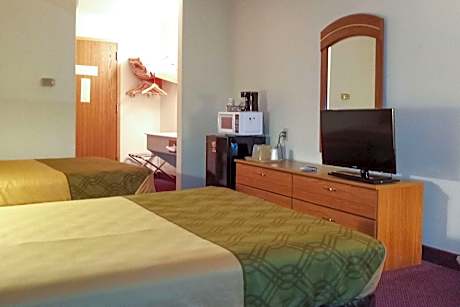 2 Double Beds Nonsmoking