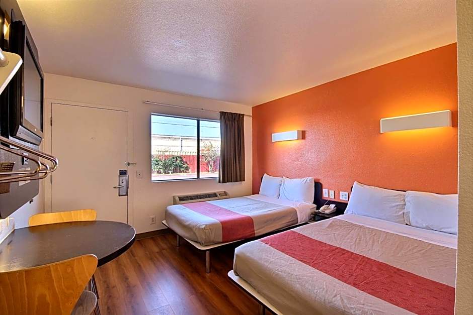 Motel 6 Laredo South