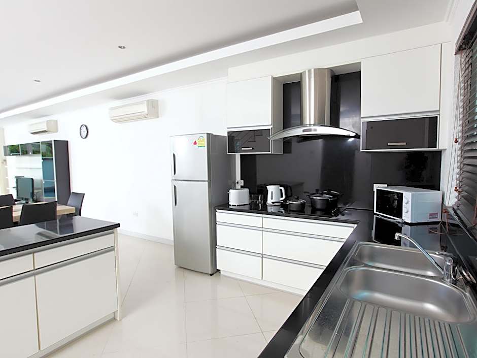 Hidden Palm Pool Villas