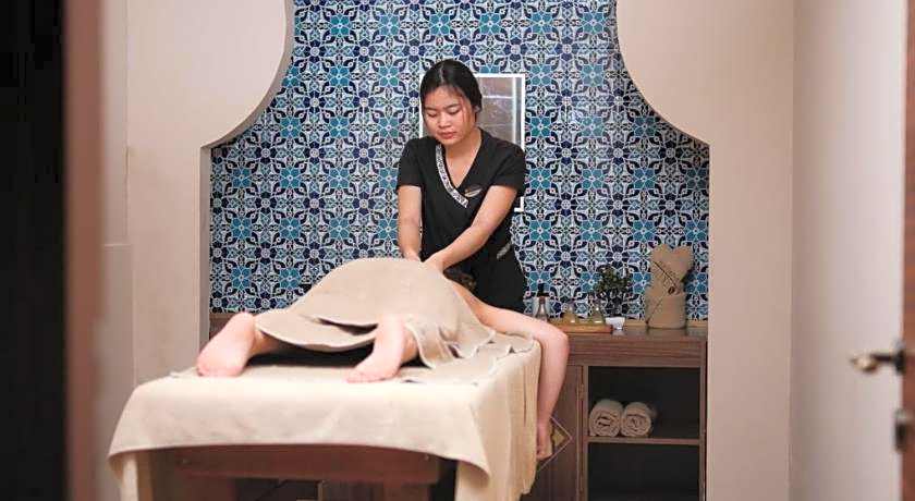 Maya Bistro Hotel & Beach