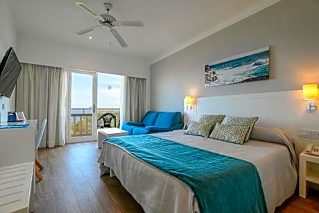 JUNIOR SUITE SEA VIEW 2 ADULTS + 1 CHILD