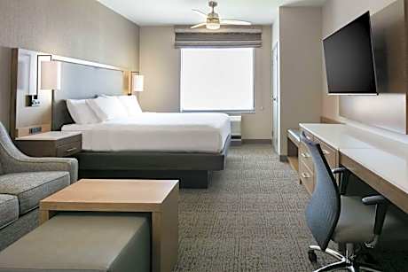 1 King Bed Studio Suite Ns Lake And Mtn View