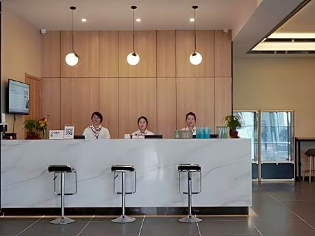 GreenTree Inn Jinan Laicheng Avenue Tusikou Building