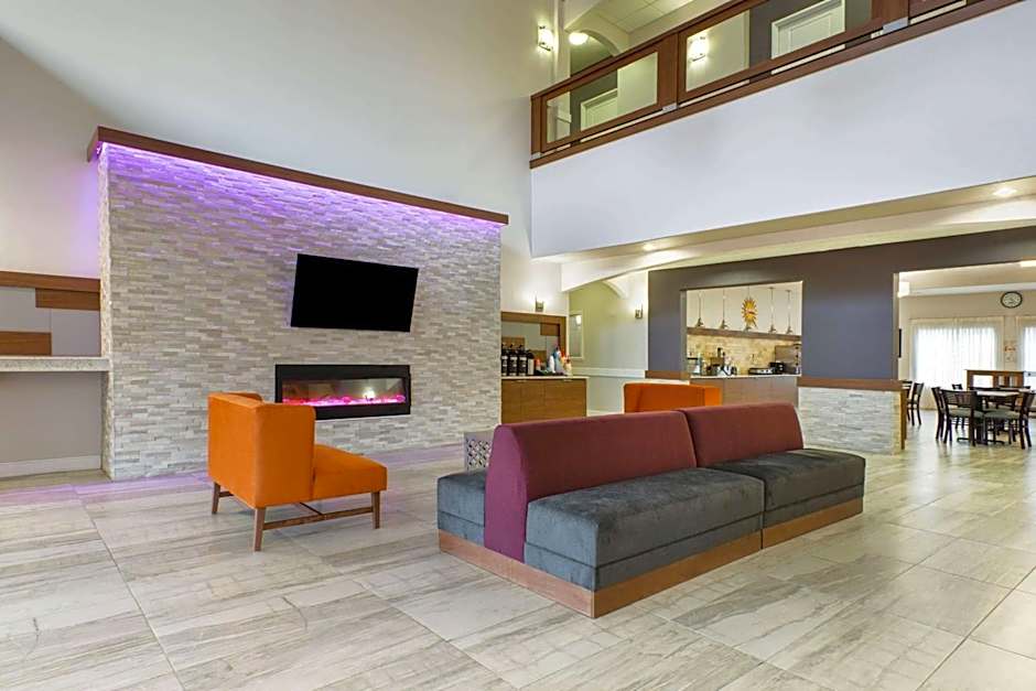 La Quinta Inn & Suites by Wyndham Alvin