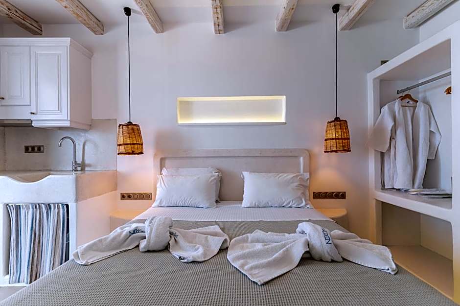 Nikos Apartments and Studios