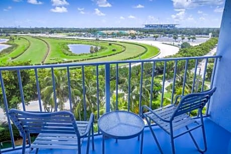 Corner King Trackside Room with Balcony