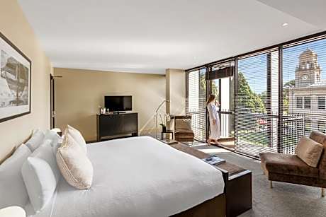 Junior Suite - King Bed - Includes Breakfast, Historic Werribee Mansion Tour and Parking