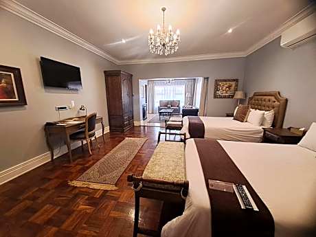 Luxury Lodge Family Room