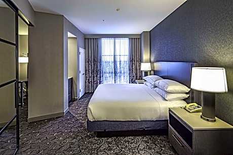 1King Mobility Access Ste W/Ri Shwr/ Kitchen