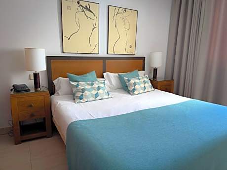 One-Bedroom Apartment with Jacuzzi