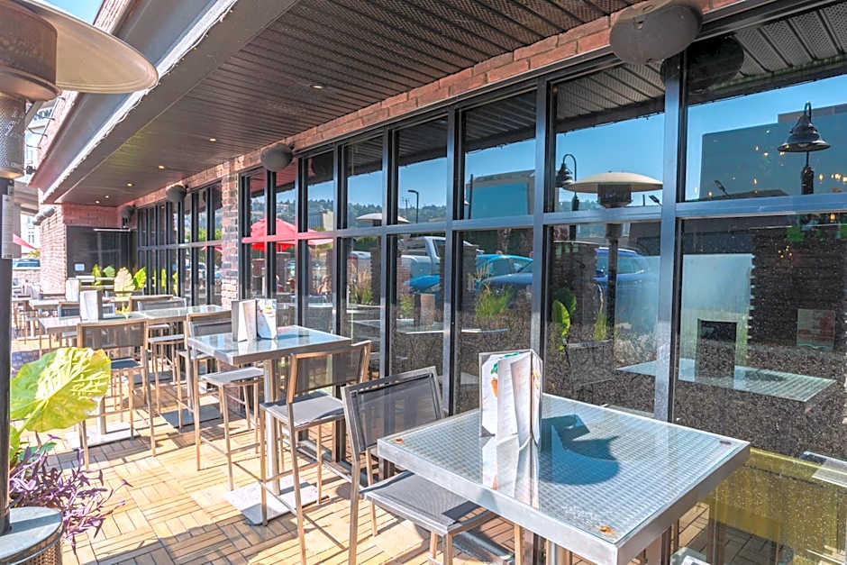 Sandman Signature Kamloops Hotel