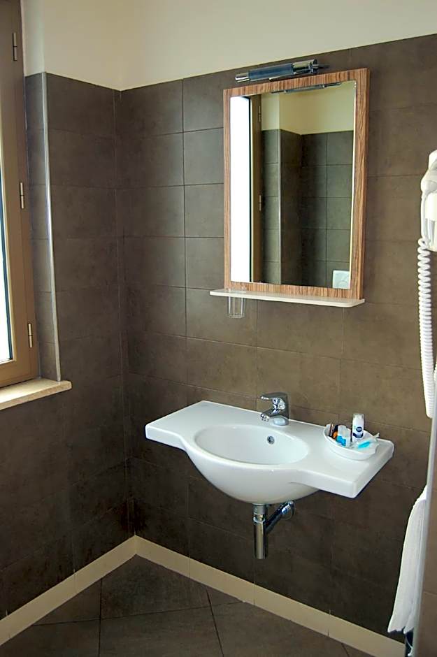Giga Hotel