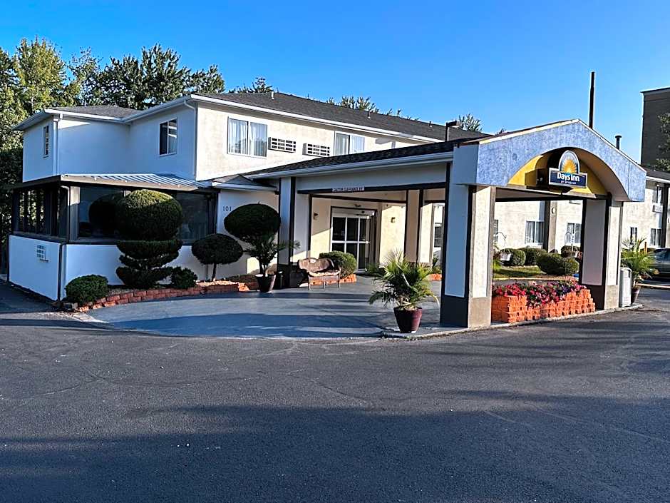 Days Inn by Wyndham Runnemede Philadelphia Area