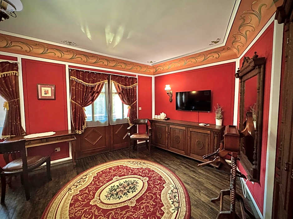 Family Hotel at Renaissance Square