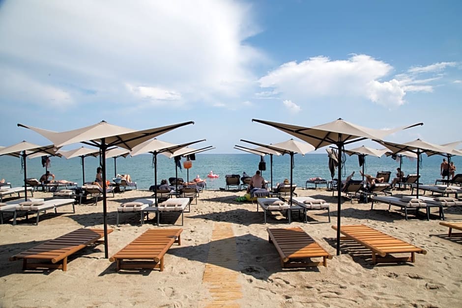 Ikones Seafront Luxury Suites