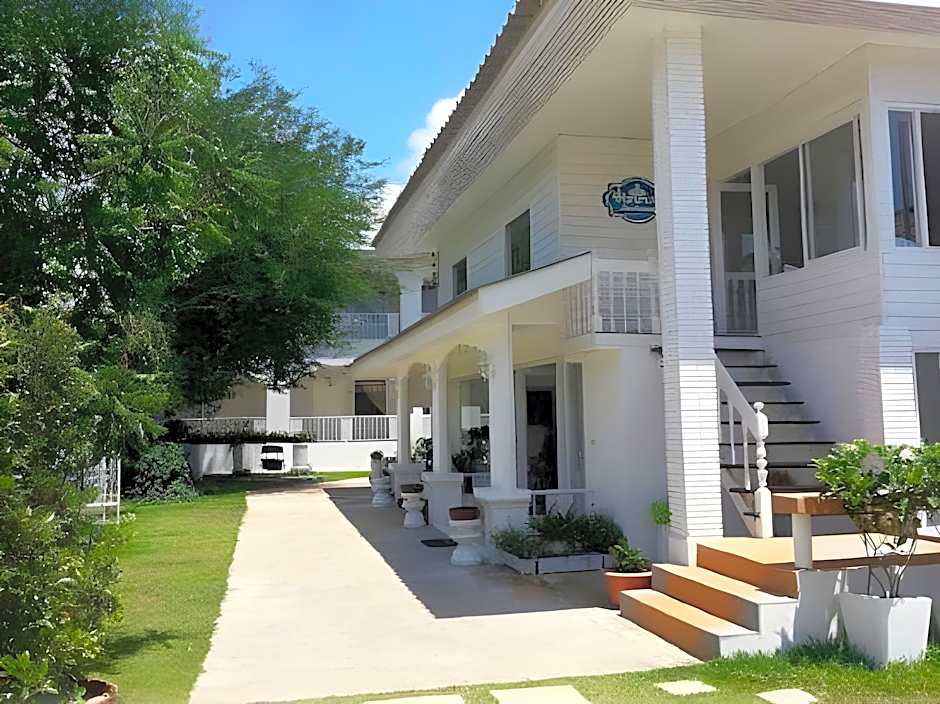 Banlomnow Hotel