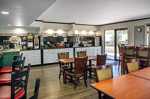 Super 8 by Wyndham Naples