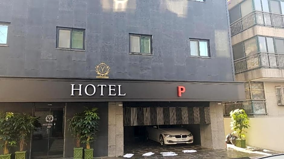 Y Hotel