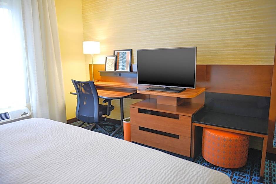 Fairfield Inn & Suites by Marriott Canton South