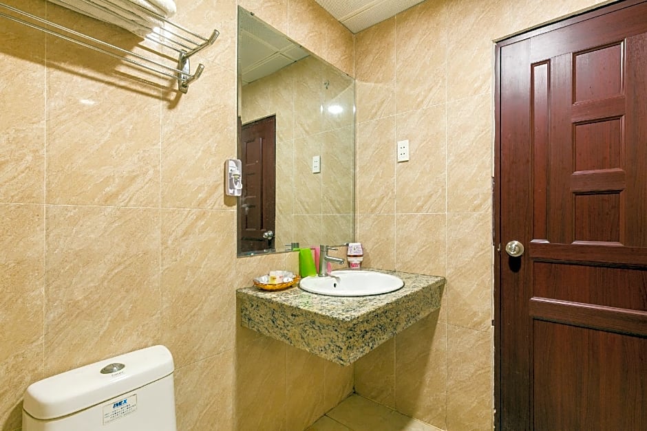 OYO 373 Habana Hotel