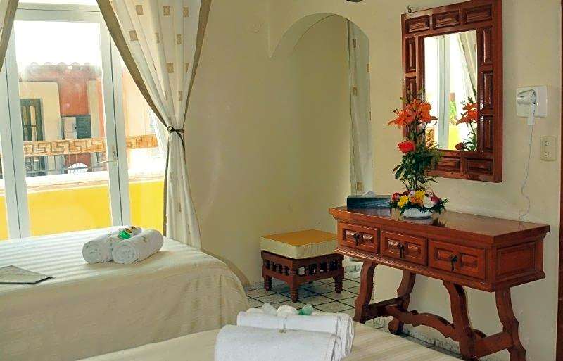 Hotel Bucaneros
