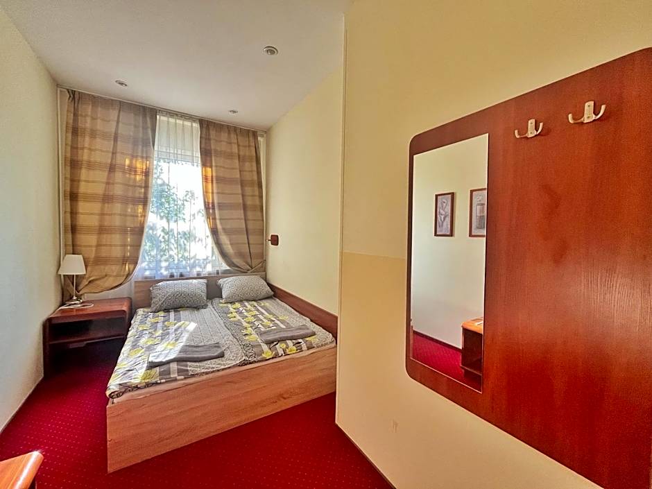 Fry House Hostel - 15min to Dworzec Zachodni, 5min to Klub Progresja