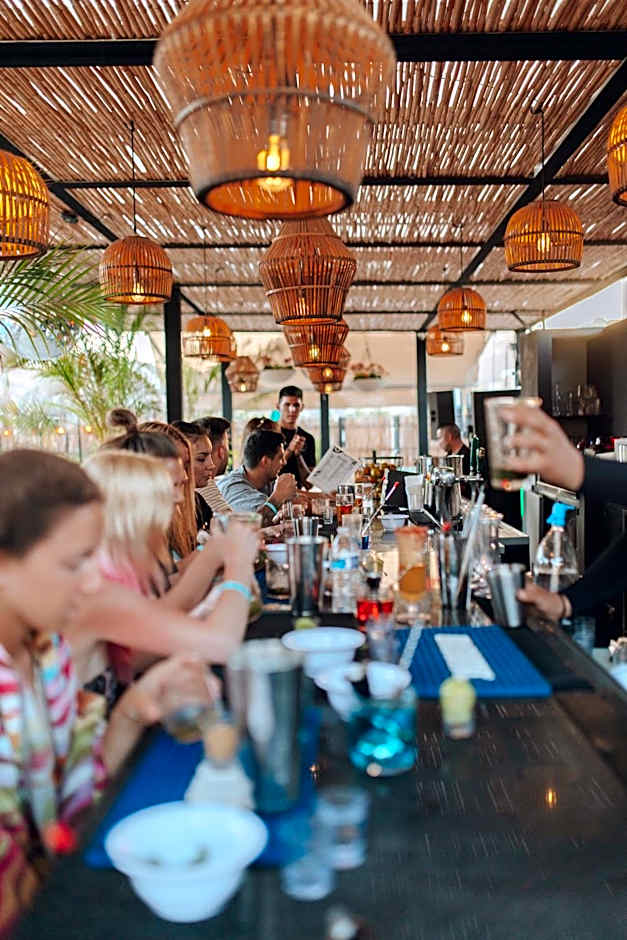 Mayan Monkey Hotel & Hostel Los Cabos