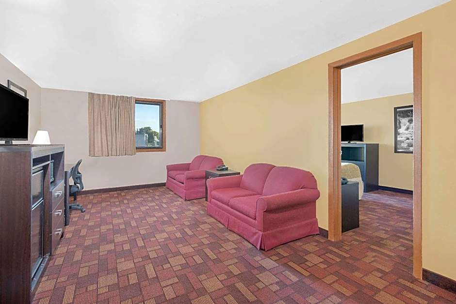 Super 8 by Wyndham Watertown