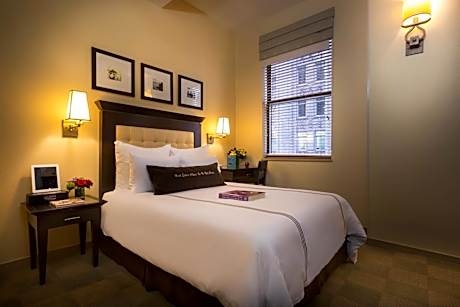 Petite Room with One Full Bed