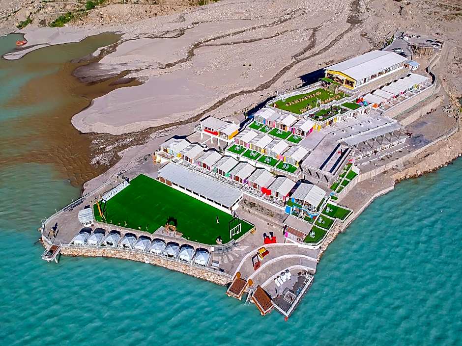 Luxus Hunza Attabad Lake Resort