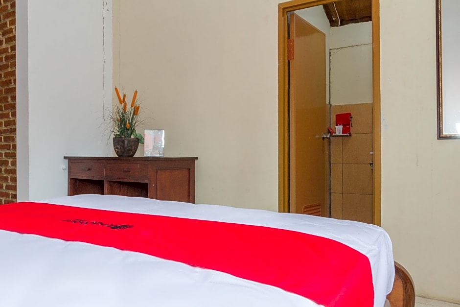 RedDoorz near Farmhouse Lembang