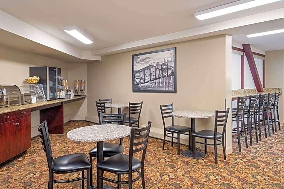 Super 8 by Wyndham Sherwood Park/Edmonton Area