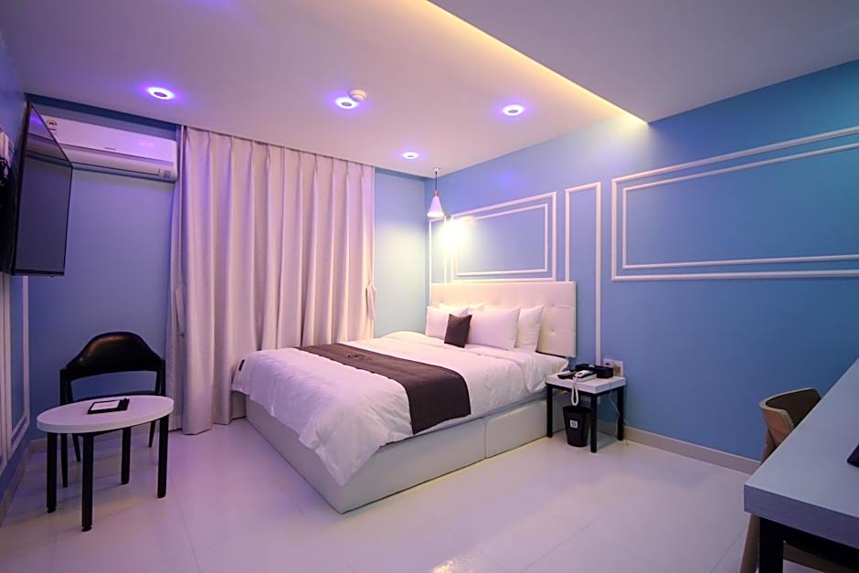 Photo 1 of 13 of Stadard Double Room