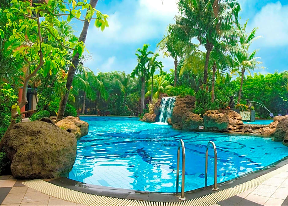 Grand Tropic Suites Hotel