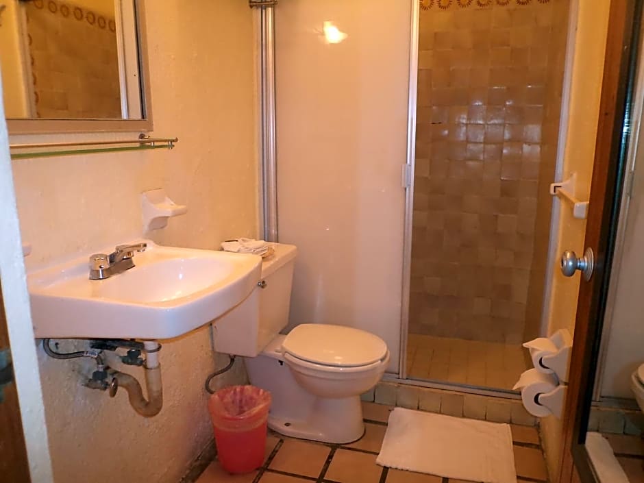 Hotel Mercurio - Caters to Gay Men