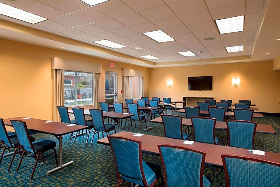 Fairfield Inn & Suites by Marriott Charleston North/University Area