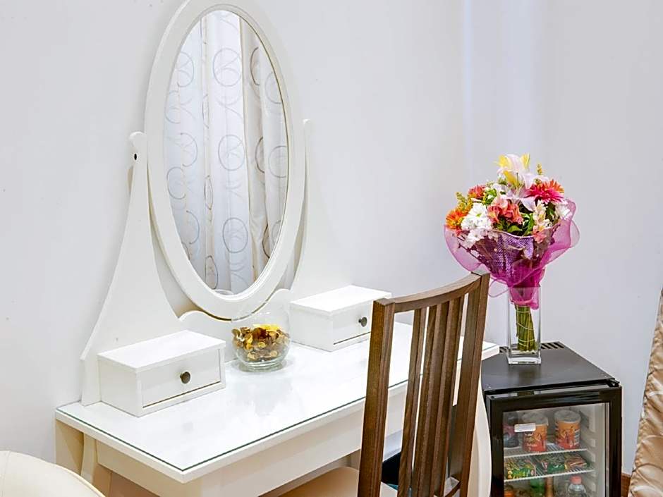 Lh Royal Suites Terrace