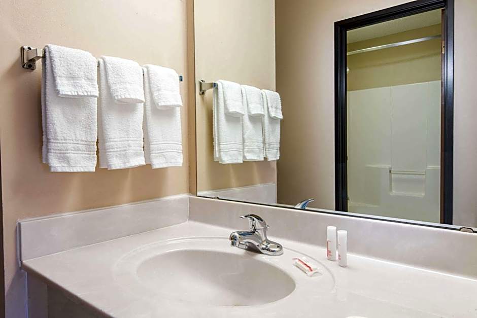 Days Inn by Wyndham Wooster