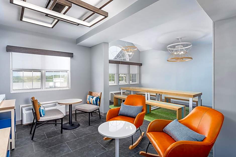 Spark by Hilton Clarion