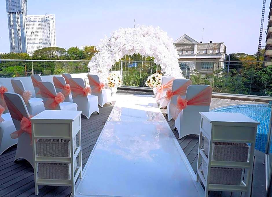 HARRIS Hotel & Conventions Bundaran Satelit Surabaya